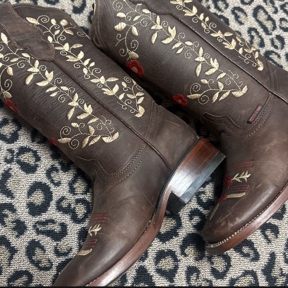 Boots - Picture 5 of 7